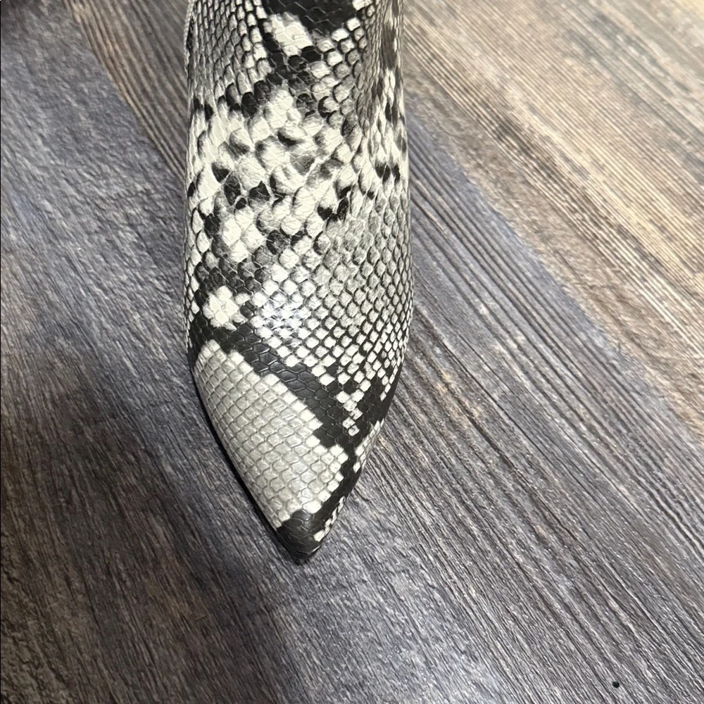 Snakeskin Pattern Knee-High Boots - Picture 7 of 7